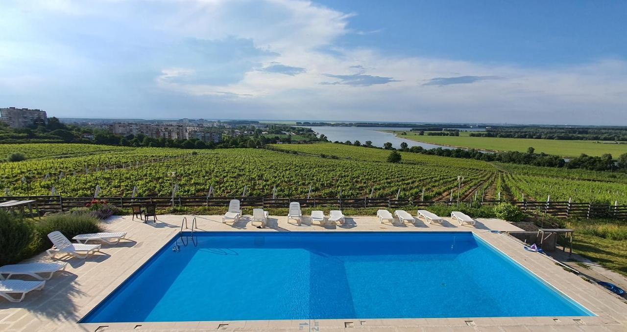 Naiada Villa Ostrov ภายนอก รูปภาพ