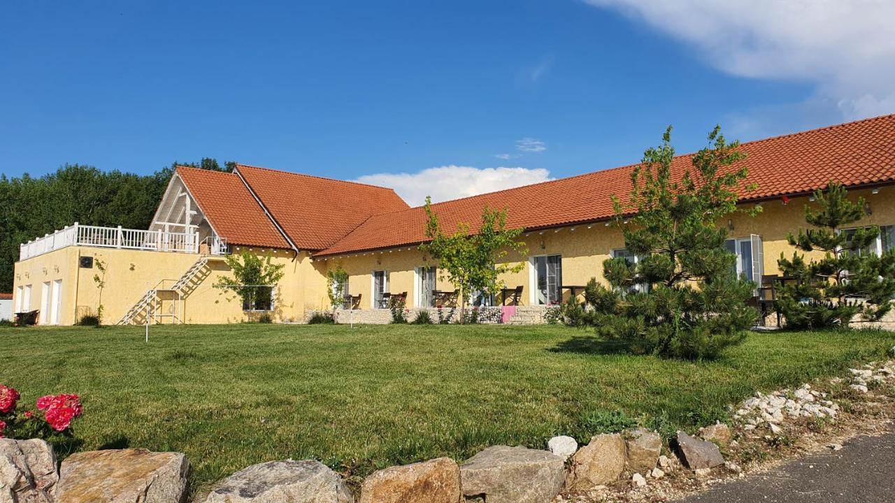 Naiada Villa Ostrov ภายนอก รูปภาพ